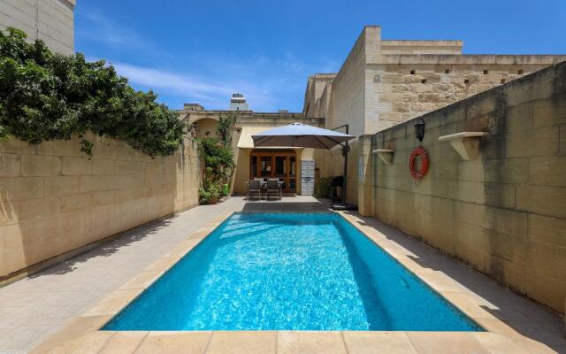 Superb Maltese Farmhouse with Private Pool