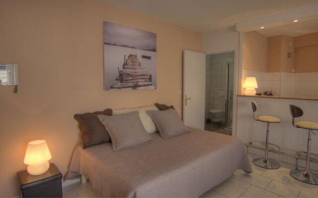 Vieux Port 3étoiles 450m Palais