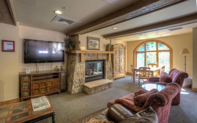 Red Hawk Lodge by Summit County Mountain Retreats