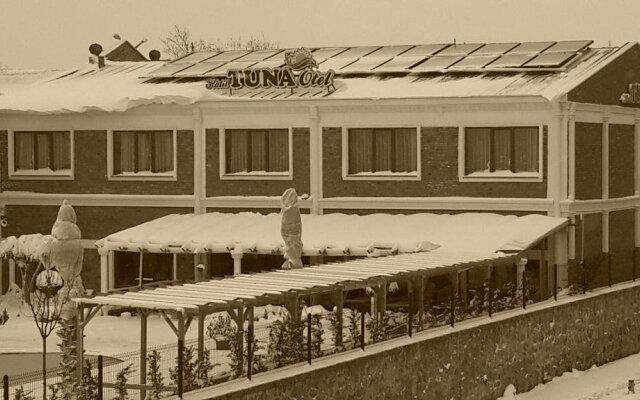 Halil Tuna Hotel