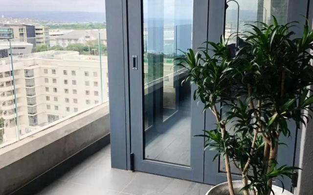 Umhlanga Arch 10th Floor- Sea Views!