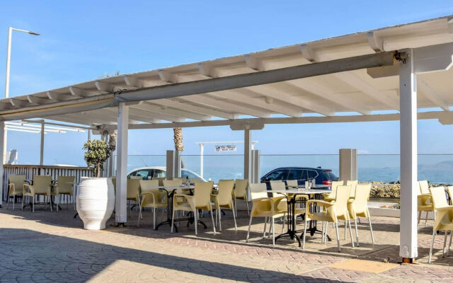 Yria Beach Hotel