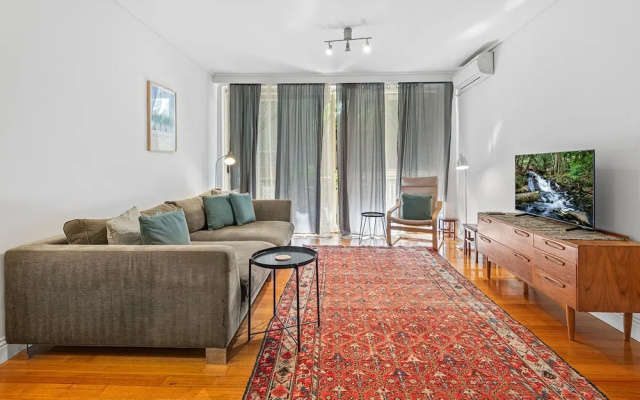 Charming Inner-city Stay- Space, Style & Location – Guest Rooms – Melbourne