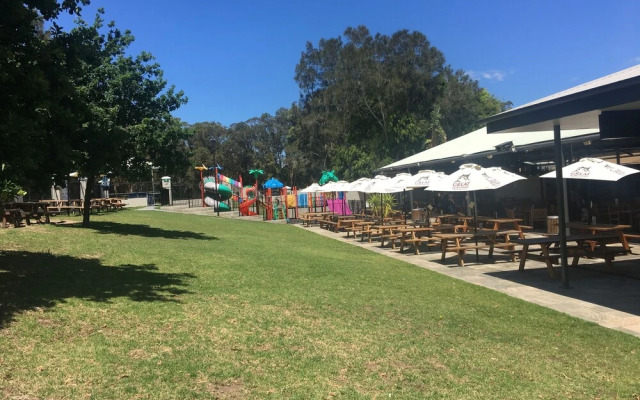 Bateau Bay Hotel