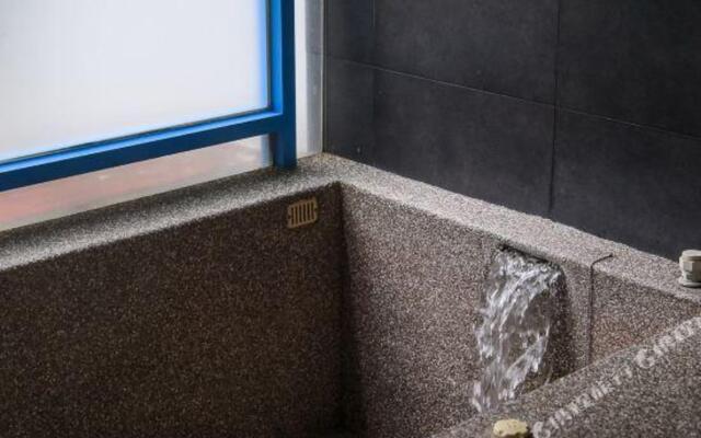 Li Chih Thanl Thuei Hot Spring & Resort