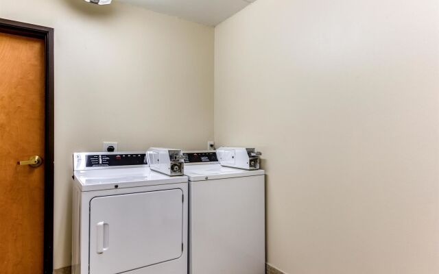 Holiday Inn Express & Suites Cedar Falls - Waterloo by IHG