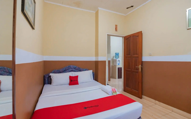 RedDoorz Plus @ Grand Yustik Sukabumi