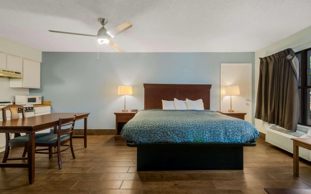Econo Lodge Inn & Suites Fulton - Rockport