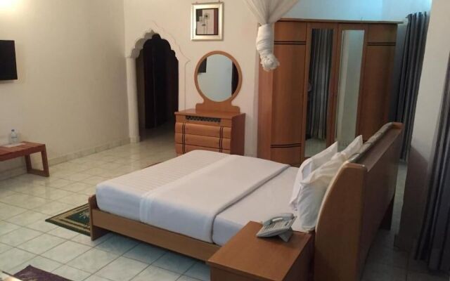 Romalo Hotel & Apartments