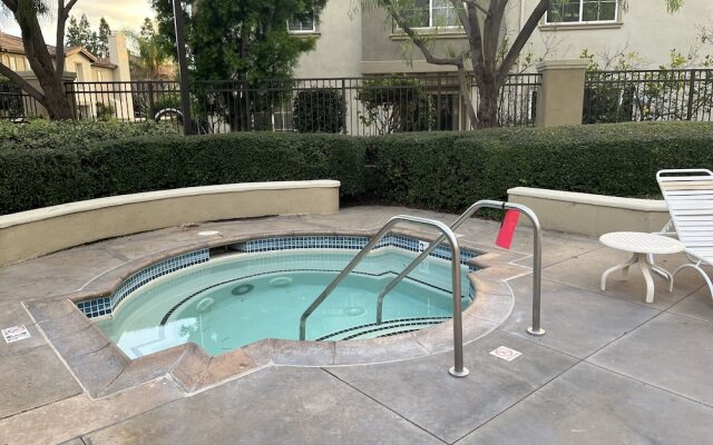Beautiful 3 Bedroom Townhome in Irvine