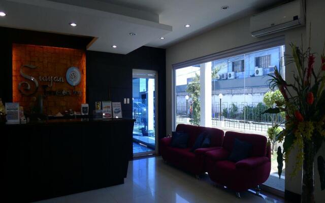 Siayan Travellers Inn