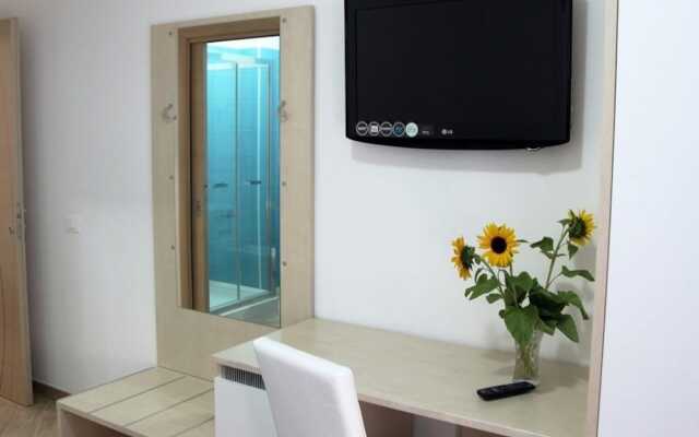 B&B Acropolis