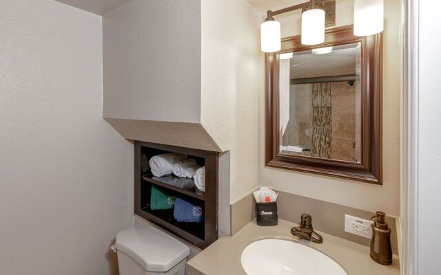 Cava Robles RV Resort