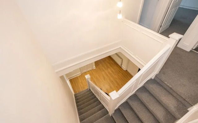 Pillo Rooms - 4BR House near Heaton Park