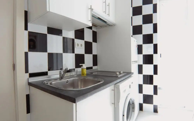 Estudio en bajos cama matrimonio en Puerta del Angel AZBEXCD