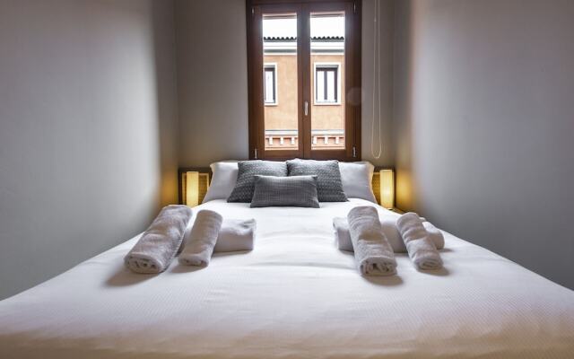 Charming Apartment on the Grand Canal