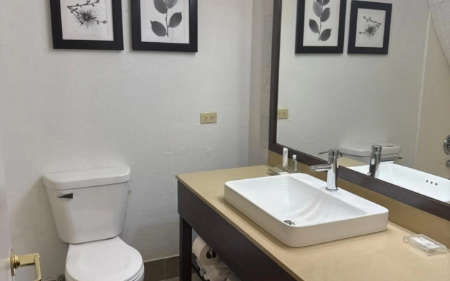 Country Inn & Suites by Radisson, Elgin, IL