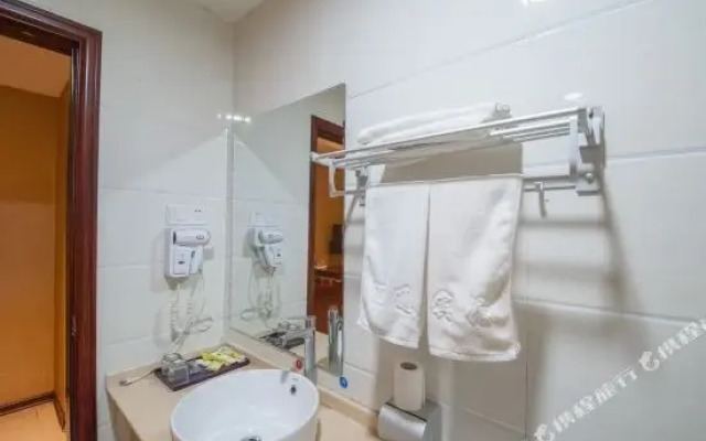 Home Inn Huayi Selected Hotel (Yancheng Sheyang Bus Station)