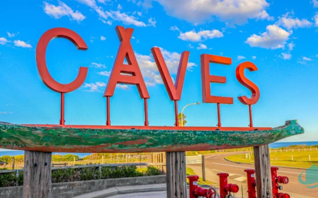 Splendour Hideaway - Luxury pool at Caves Beach