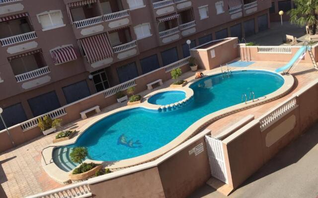 Piscina y terraza a 200m del mar