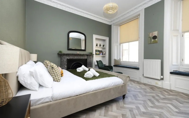 JOIVY Homely 1-Bed Flat By St Giles W/ Desk