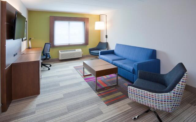 Holiday Inn Express Roseville-St. Paul, an IHG Hotel