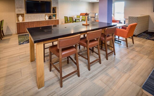 Holiday Inn Express and Suites Modesto by IHG