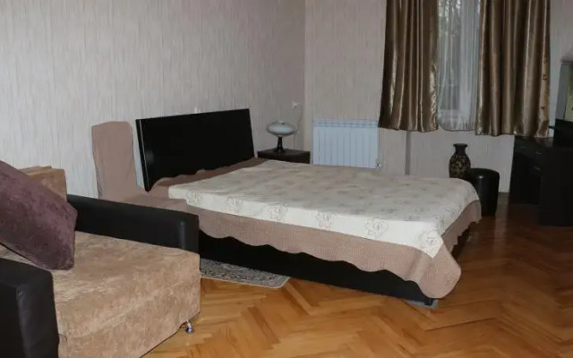 Apartment Charel na Ingorokva