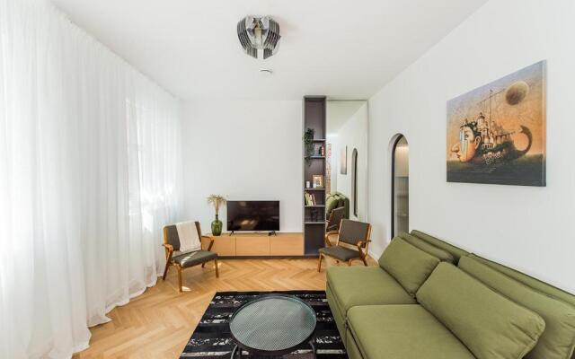 Kaunas Town Hall apartment 5A by URBAN RENT