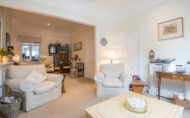Stunning Wandsworth Home close to the River Thames