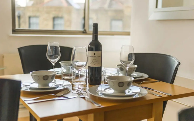 The Snug Spot - Fitzrovia - By Frankie Says