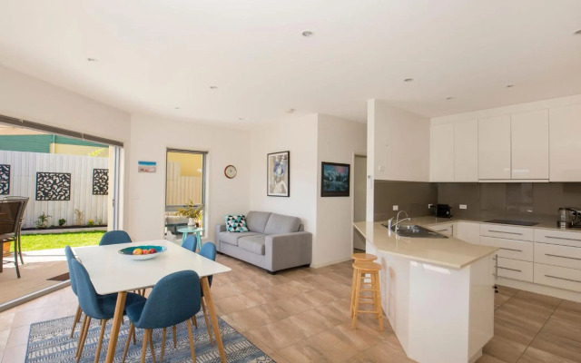 Thalassa I Pet Friendly I 2 Mins Walk to Beach