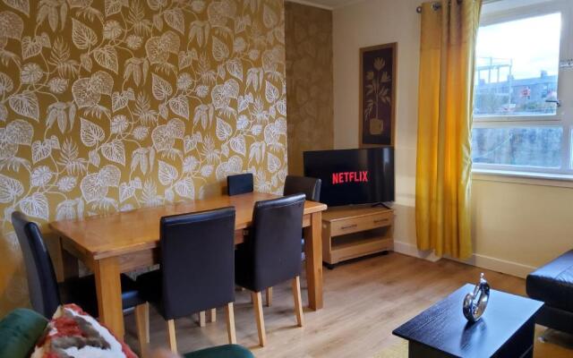 Sensational Stay Serviced Accommodation Aberdeen 4 Bedroom Apt - Bedford Avenue