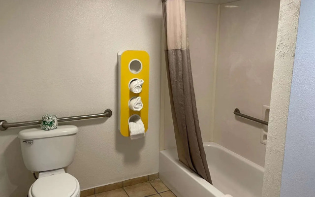 Motel 6 Pooler, GA - Savannah Airport