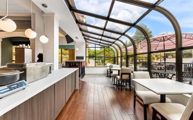 Best Western Plus Parkway Inn