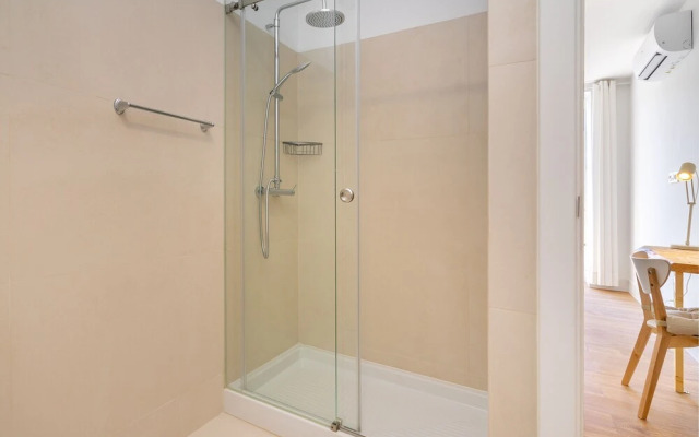 Modern Lisbon Apartments by SoulPlaces