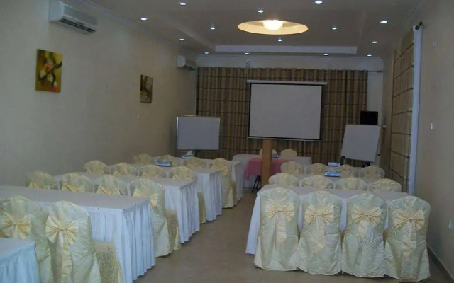 Green Oasis Hotel