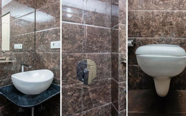 Hotel Volga Plaza (Near Colaba Causeway)