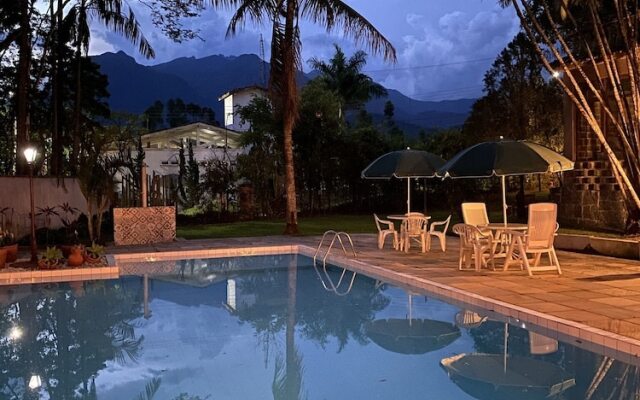 Village Colonial Hotel