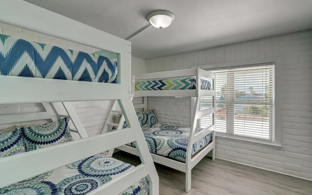 Sunny Beaches 3 Bedroom Condo by RedAwning