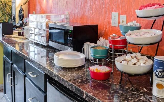 Econo Lodge South Olathe