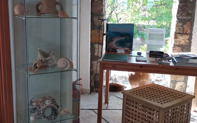 Grekis Hotel and Apartments