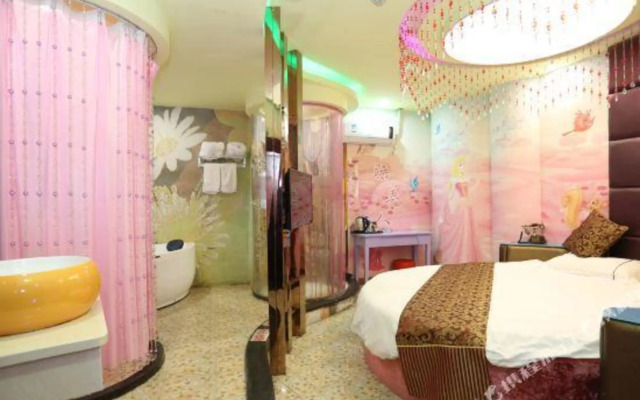 Ouli Business Hotel (Shanghai Luohe Hongmei Road Subway Station)