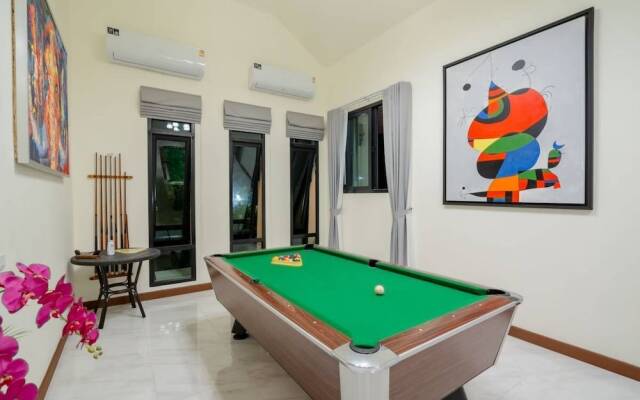 Luxury 5 Bedroom Villa nr to Beach - SRS