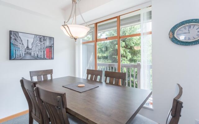 Bright and Clean, Walk Everywhere, Shared Pool and Hot Tub