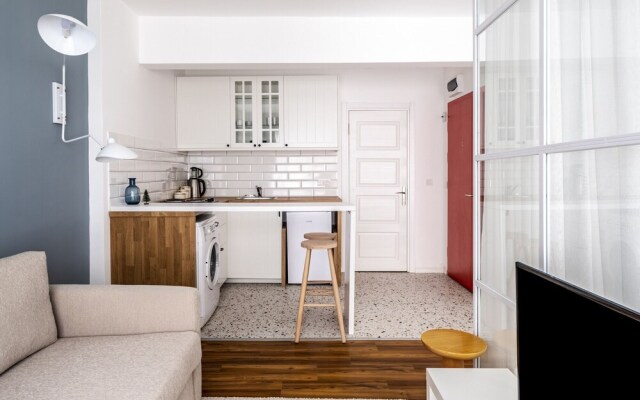 Sleek Studio Flat With Central Location in Kadikoy