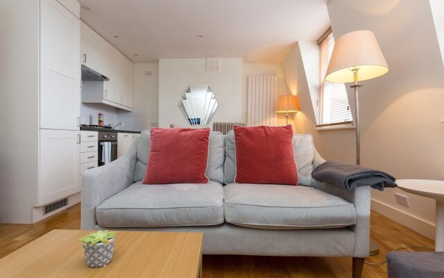 1 Bedroom Apartment in Maida Vale With Terrace