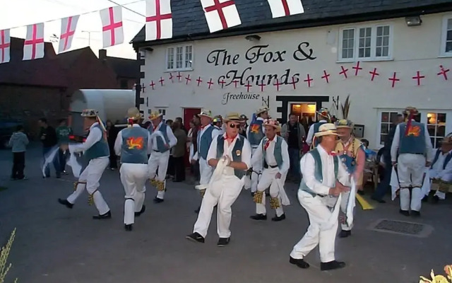The Fox and Hounds