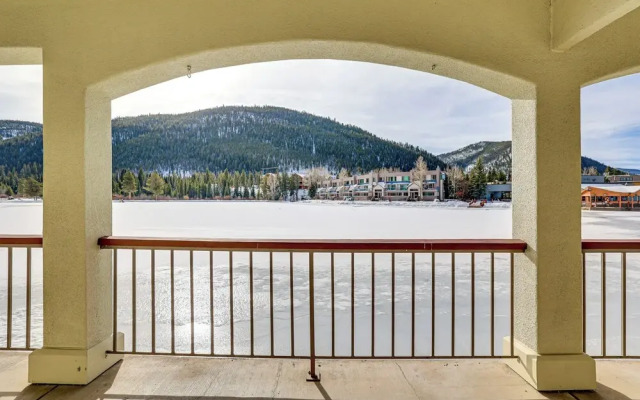 Mtn & Lake Views: Chic Keystone Studio