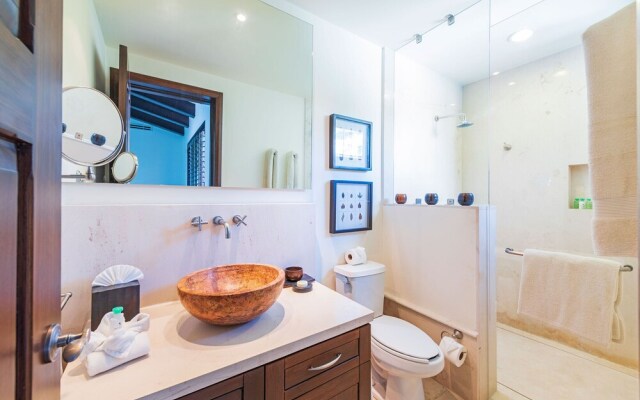 Gorgeous 4 Bedroom Condo